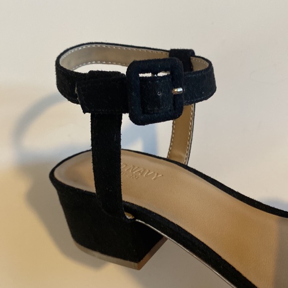 ✨BRAND NEW✨ OLD NAVY BLACK FAUX SUEDE SANDALS WITH SHORT HEEL - Picture 6 of 11